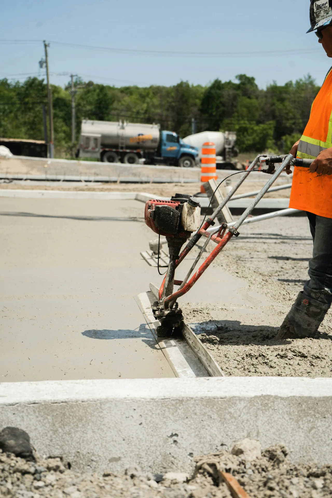 machine slipform curb and gutter being poured in Minneapolis