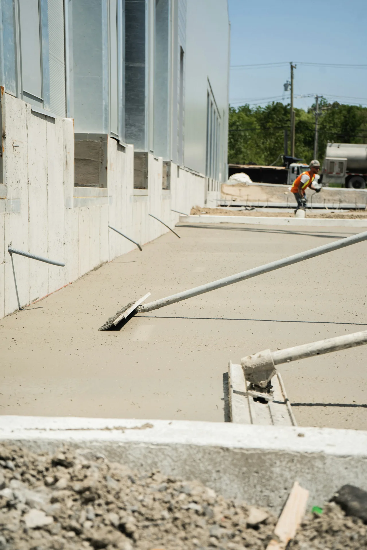 commercial sidewalk tied into an ADA-compliant ramp