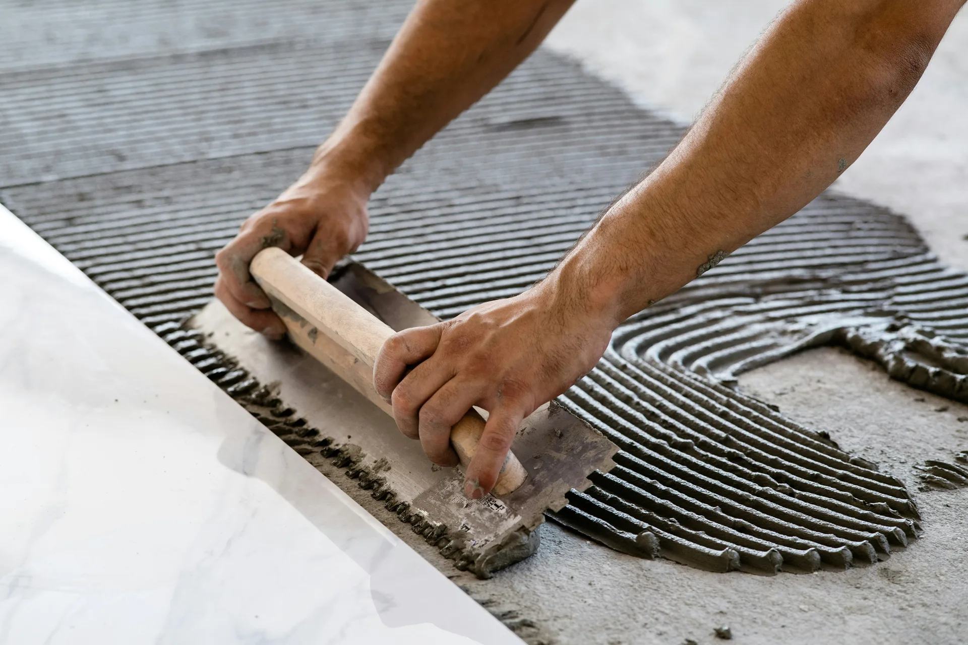 applying a pro-grade self-leveling concrete underlayment with a notched trowel