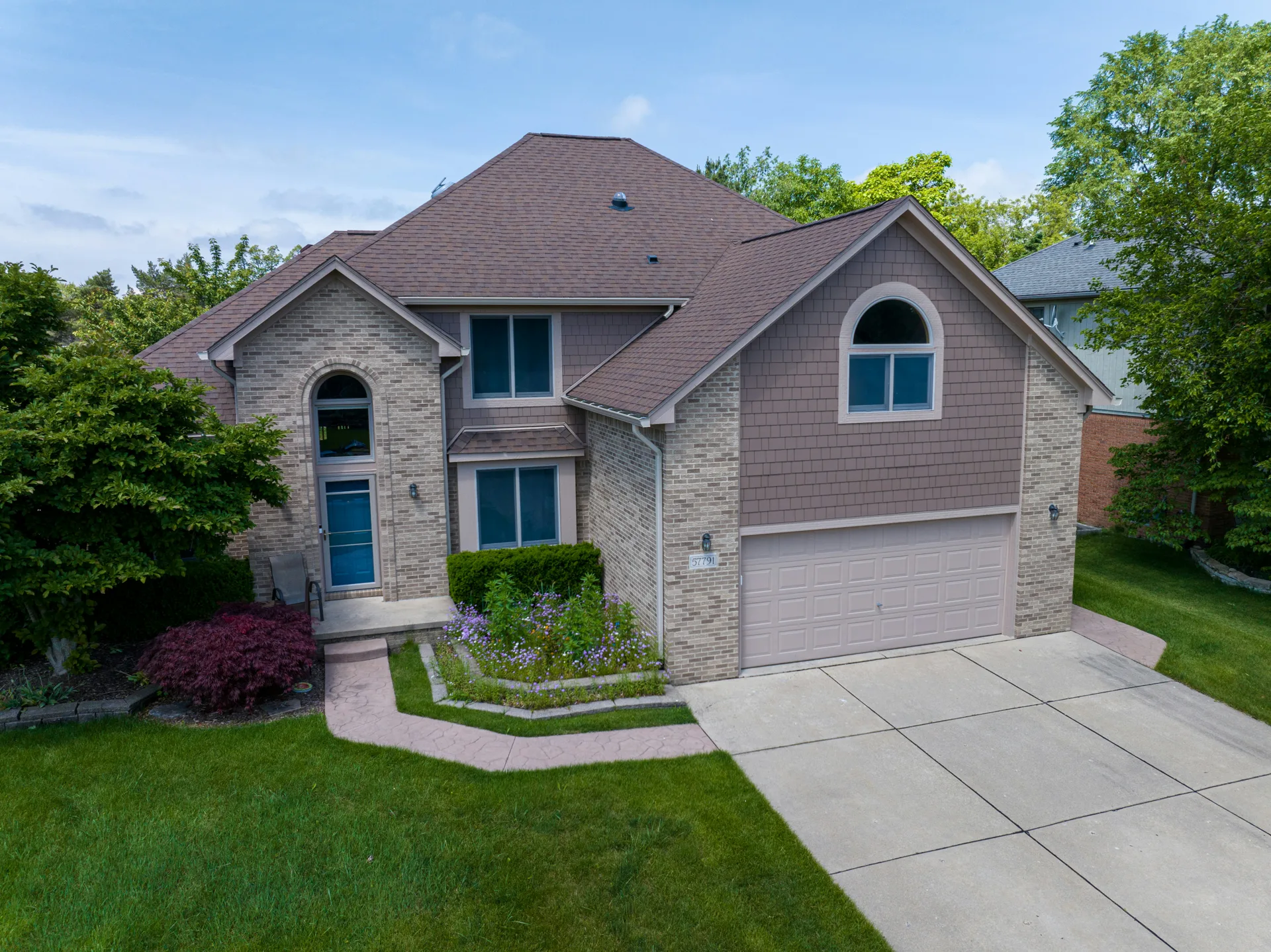 finished broom-finish concrete driveway at a Minneapolis home