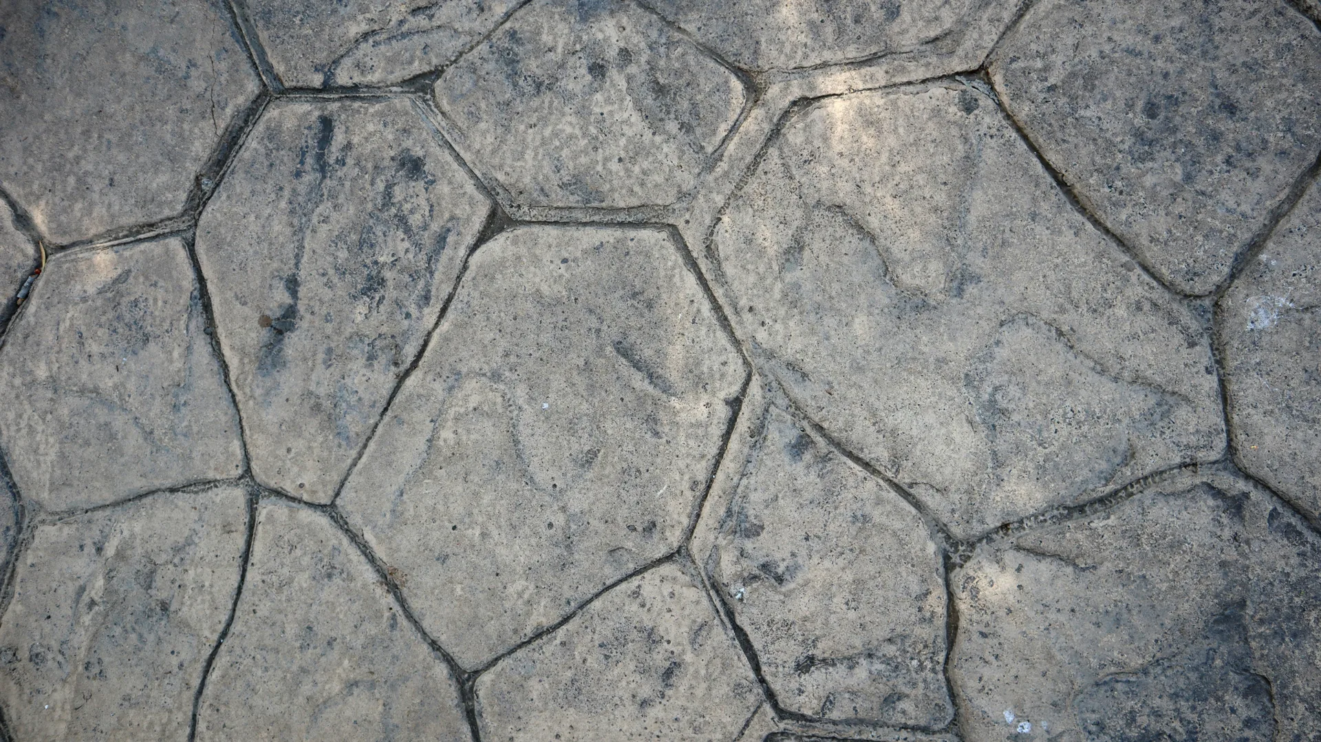 stamped concrete driveway in a fieldstone pattern in Minneapolis